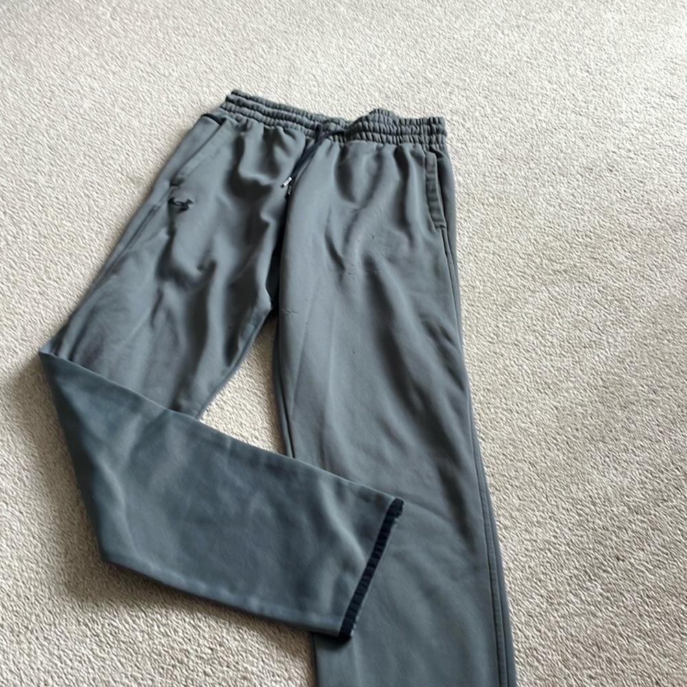 Men’s Under Armor size medium sweat pants